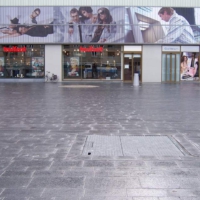 Putkast markt evenement op plein in Almere